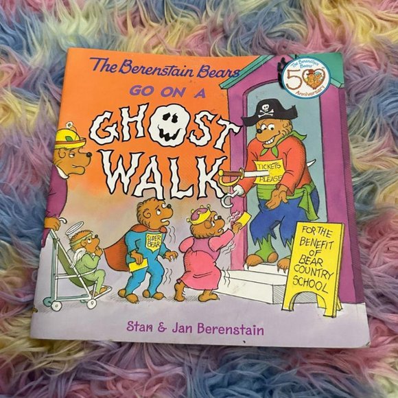 BERENSTAIN BEARS GHOST WALK BOOK - Picture 1 of 5